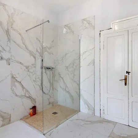 Oleandra - Willa Dizzasco